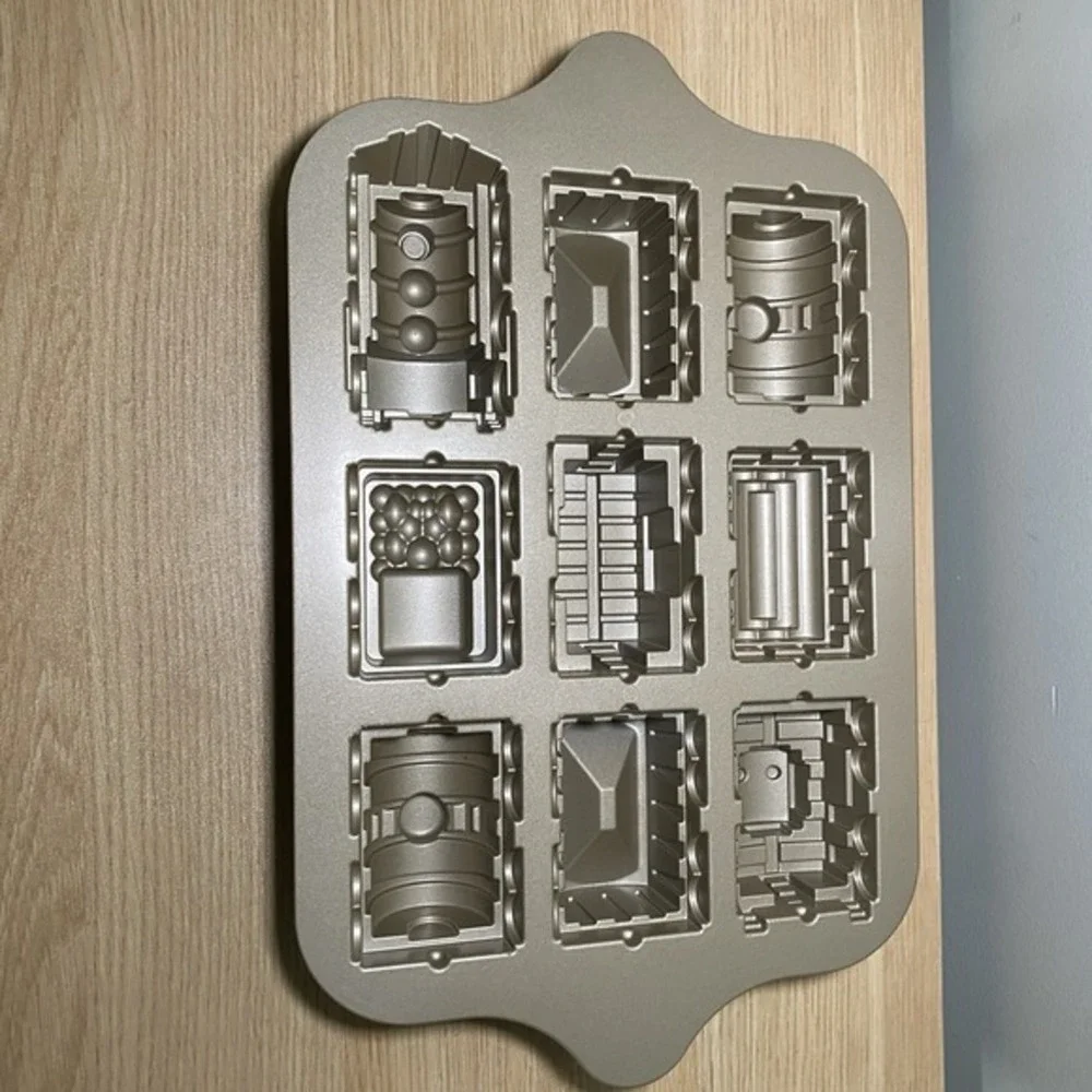 Nordic Ware Nordic Express Train‎ Cake Pan Mold Made In USA NEW